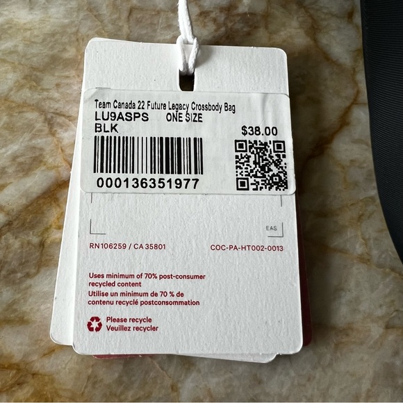 NWT Lululemon Team Canada 22 Future Legacy Crossbody Bag in Black - Picture 3 of 11